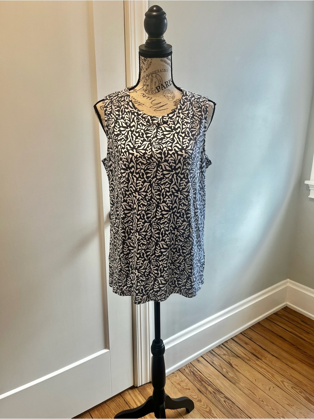 Chico's Black and White Leaf-Print Sleeveless Tank